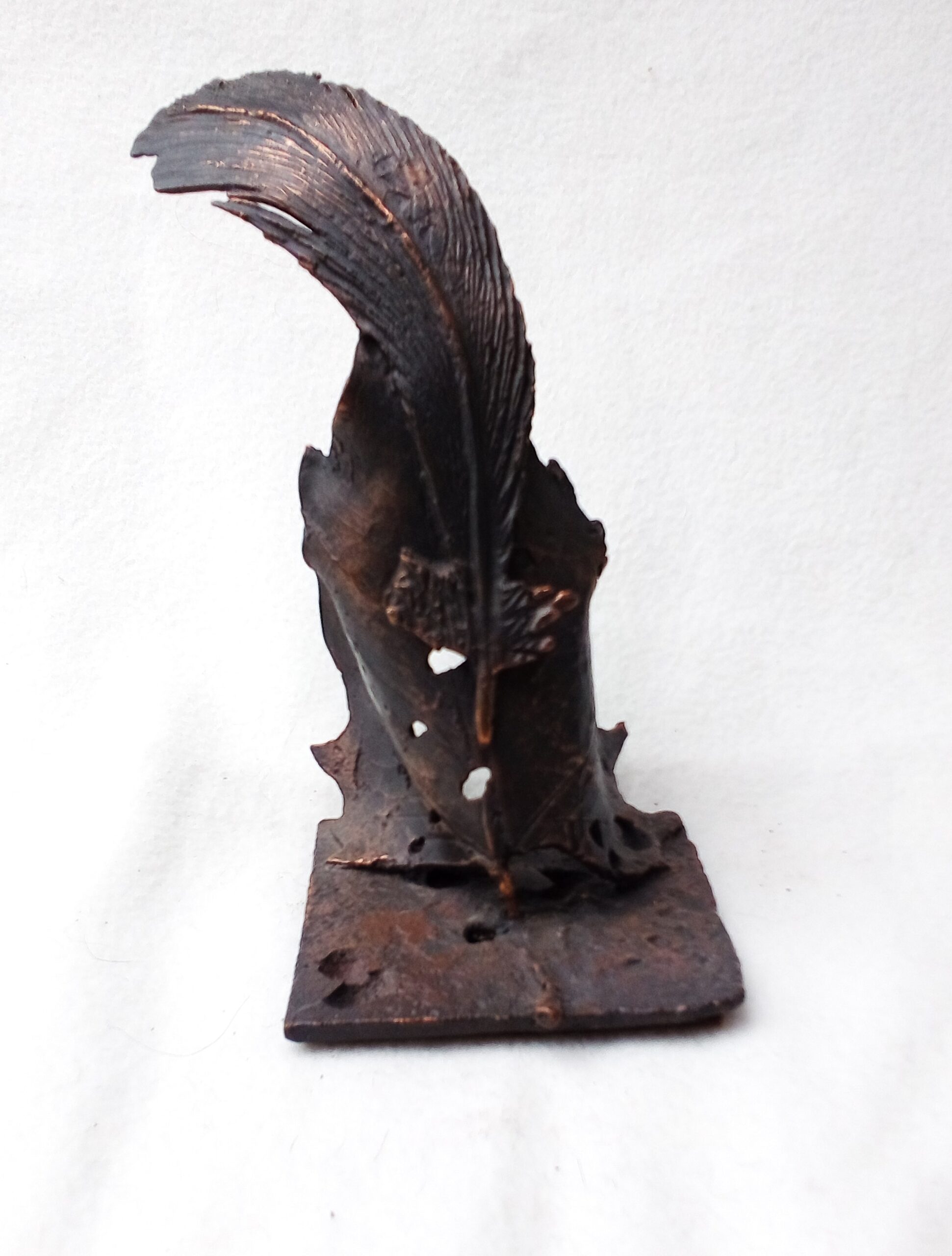 Ahornblatt mit Feder